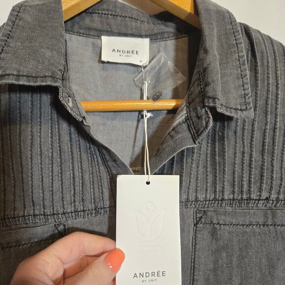 NWT Andree Pintucked Yoke Button Up Shirt Roll Tab Sleeves Office Casual Medium - Picture 2 of 5